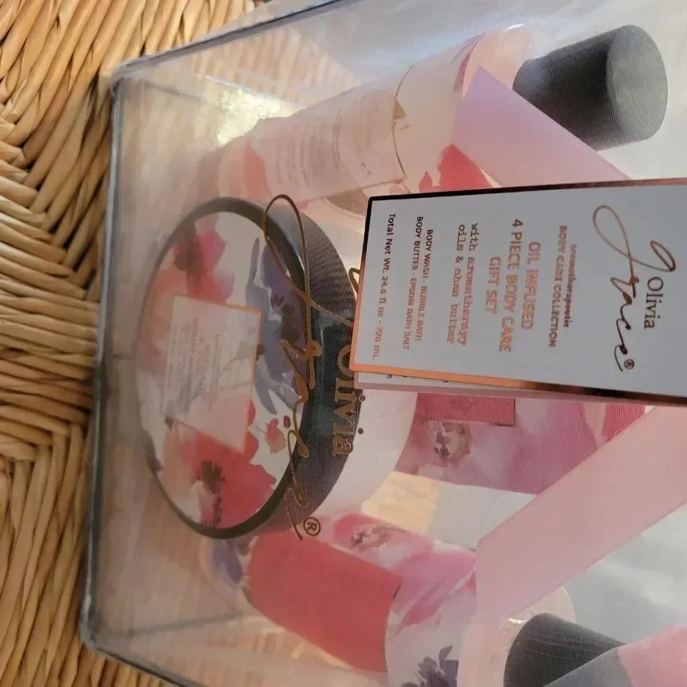 OIL INFUSED A4 ROSEHIP VANILLA PICIECE BATH SET